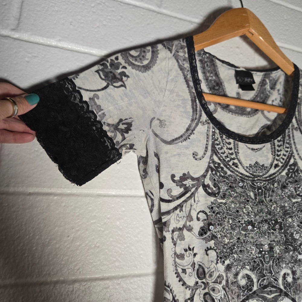 Daytrip Womens Tee Paisley Rhinestone Lace Trim Tattoo Small Y2K Grunge Boho Bro - Picture 3 of 6